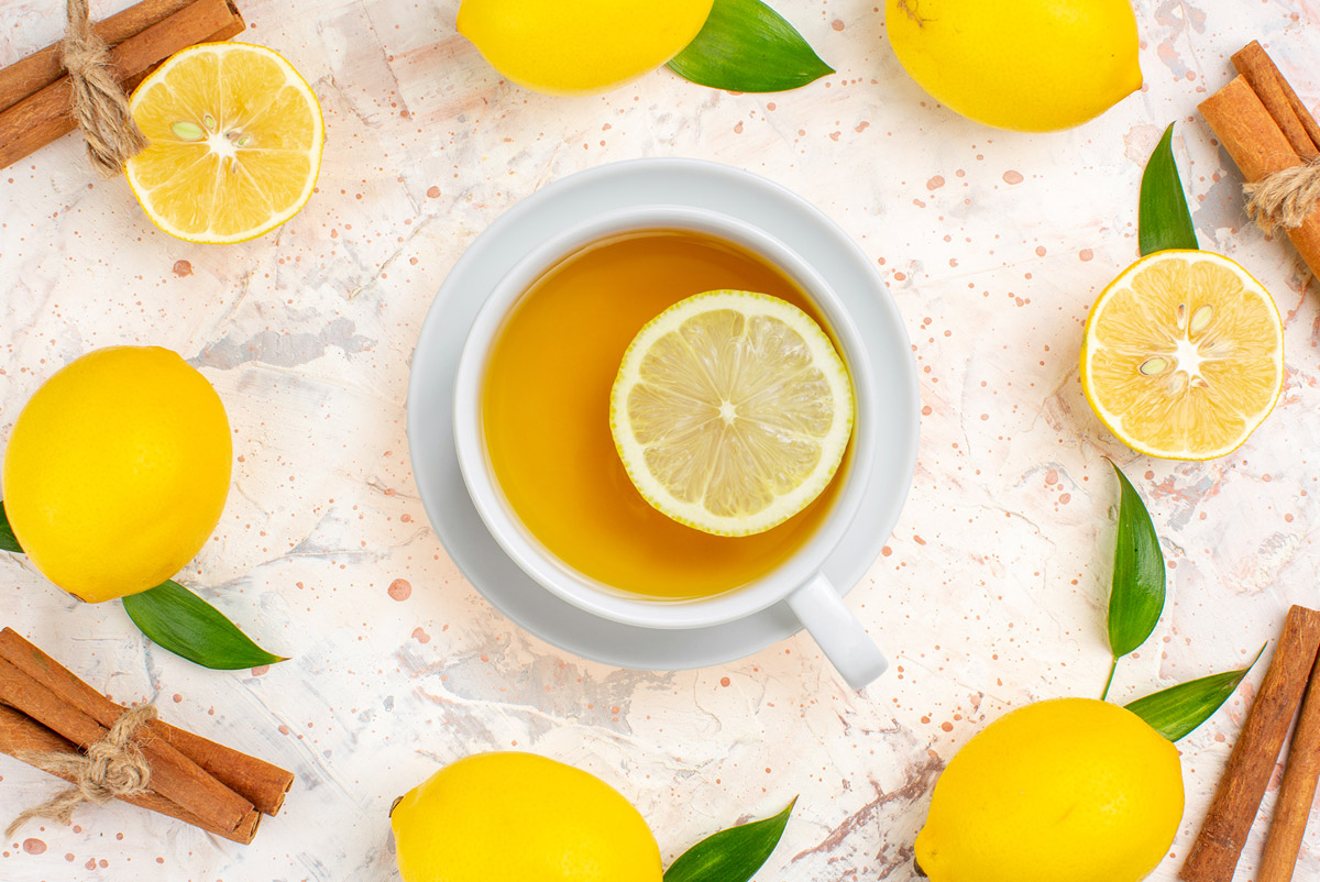 Почему нельзя класть лимон в горячий чай и что будет, если заменить его лимонной кислотой