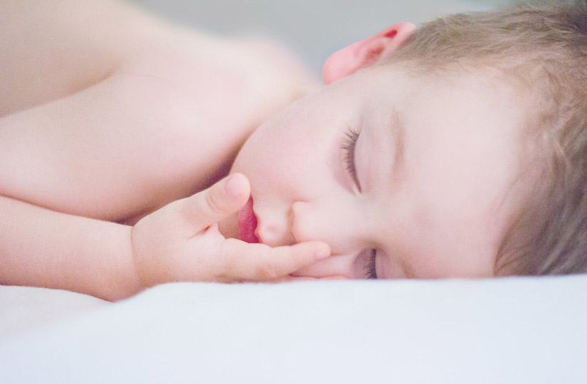 Почему ребенок не спит: 11 самых частых причин